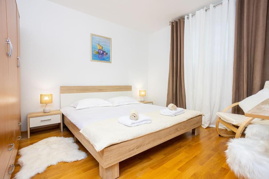 ספליט Bella Vista - Cozy Apartments With Easy Check-In And Free Parking מראה חיצוני תמונה