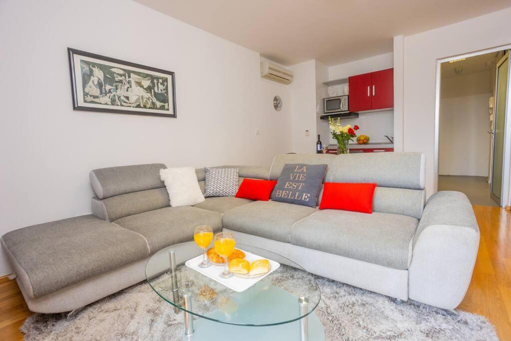 ספליט Bella Vista - Cozy Apartments With Easy Check-In And Free Parking מראה חיצוני תמונה