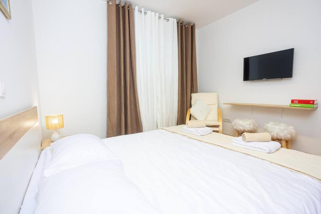 ספליט Bella Vista - Cozy Apartments With Easy Check-In And Free Parking מראה חיצוני תמונה