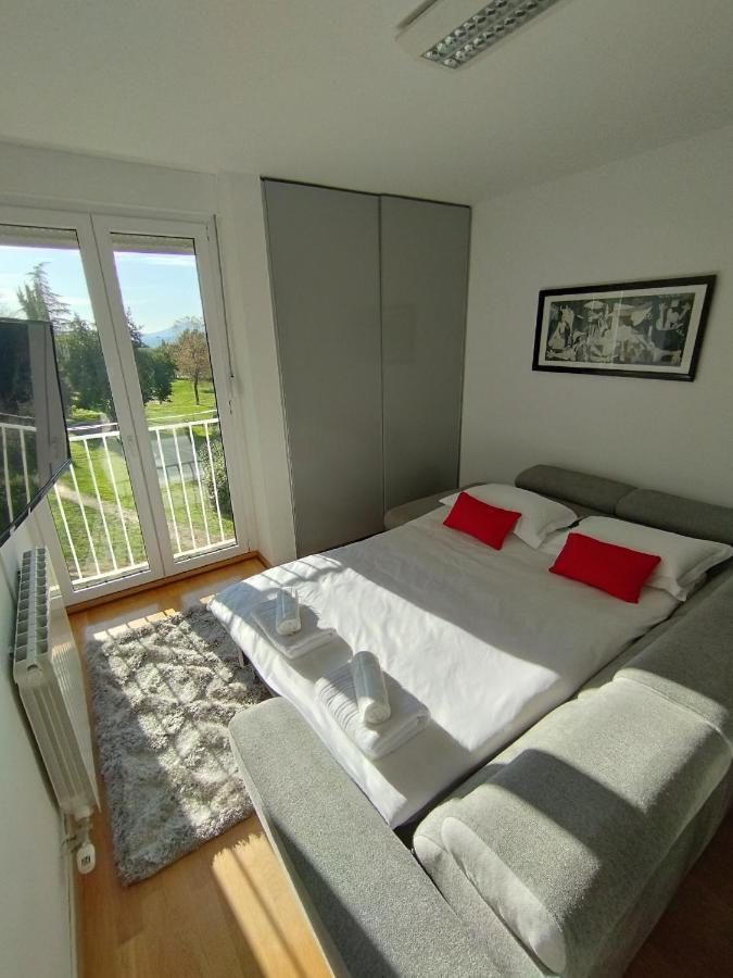 ספליט Bella Vista - Cozy Apartments With Easy Check-In And Free Parking מראה חיצוני תמונה