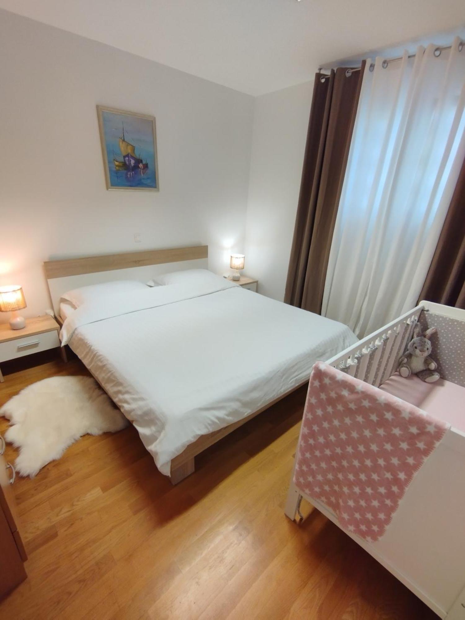 ספליט Bella Vista - Cozy Apartments With Easy Check-In And Free Parking מראה חיצוני תמונה