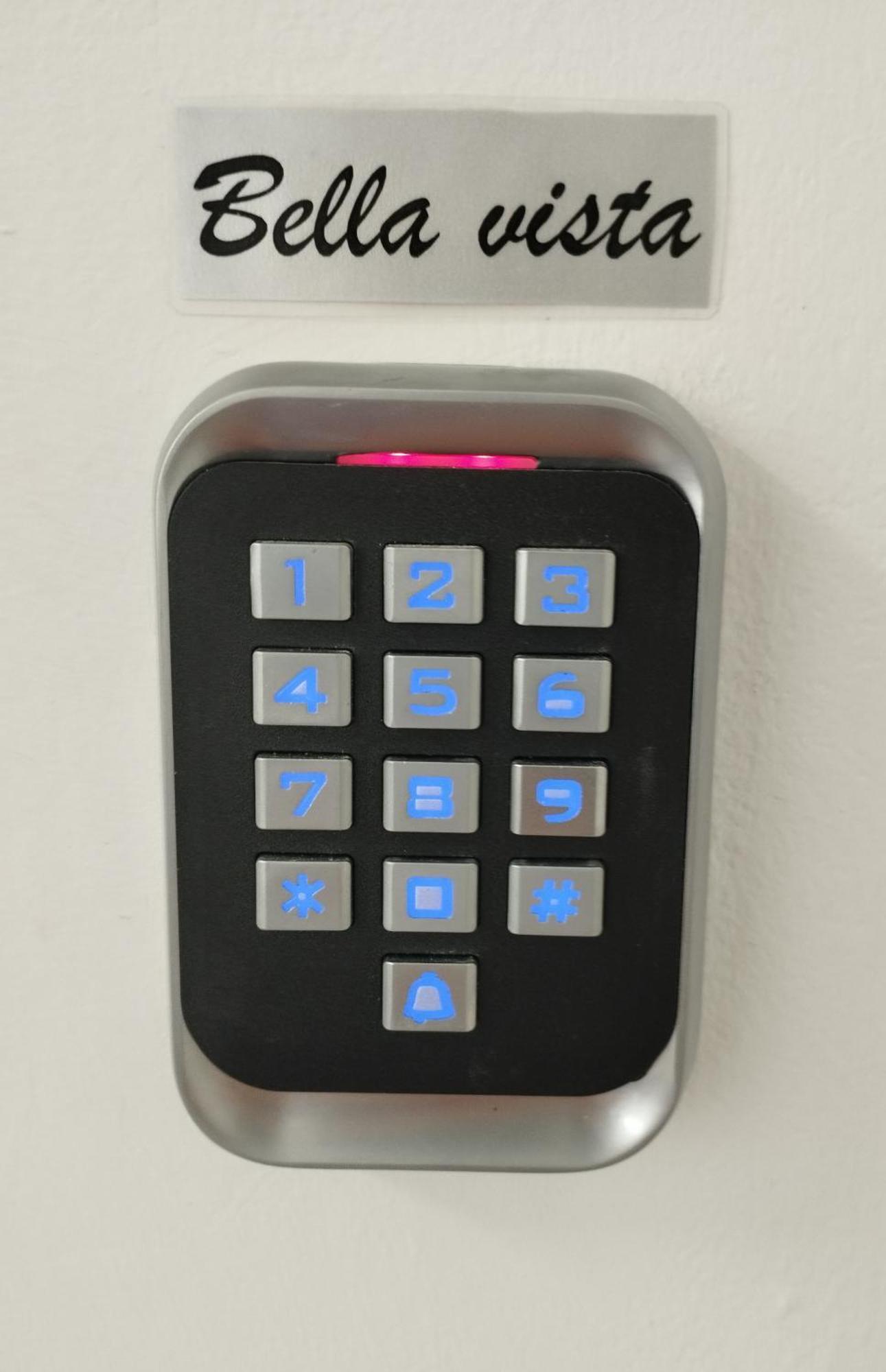 ספליט Bella Vista - Cozy Apartments With Easy Check-In And Free Parking מראה חיצוני תמונה