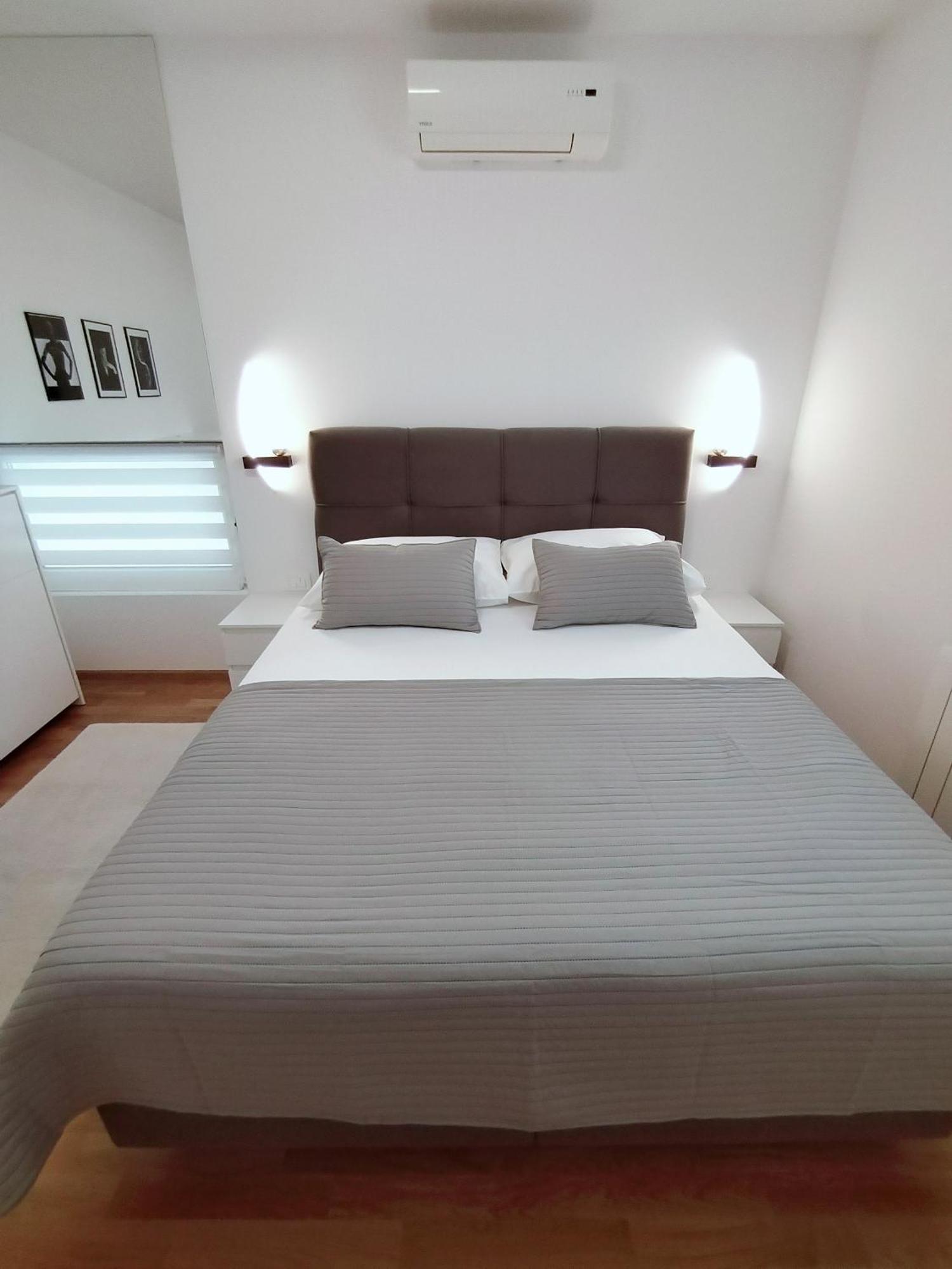 ספליט Bella Vista - Cozy Apartments With Easy Check-In And Free Parking מראה חיצוני תמונה